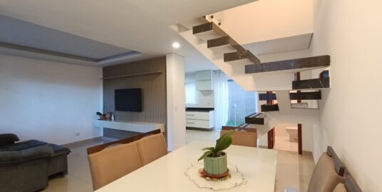 Sobrado com 3 quartos, à venda por R$ 770.000 – Pinheirinho, Curitiba – PR